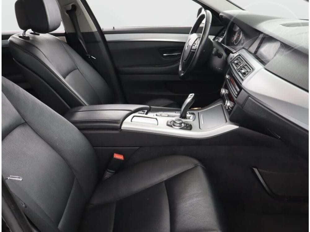 2013 BMW 5-SERIES - 9