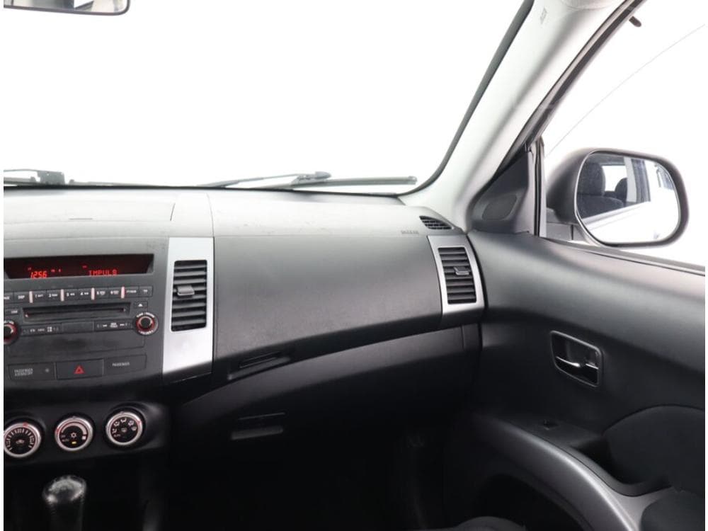 2009 Mitsubishi OUTLANDER - 8