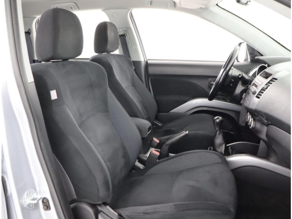 2009 Mitsubishi OUTLANDER - 9