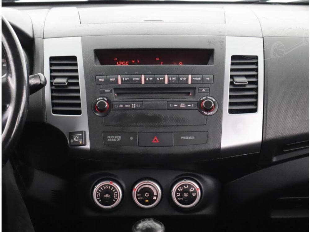 2009 Mitsubishi OUTLANDER - 12