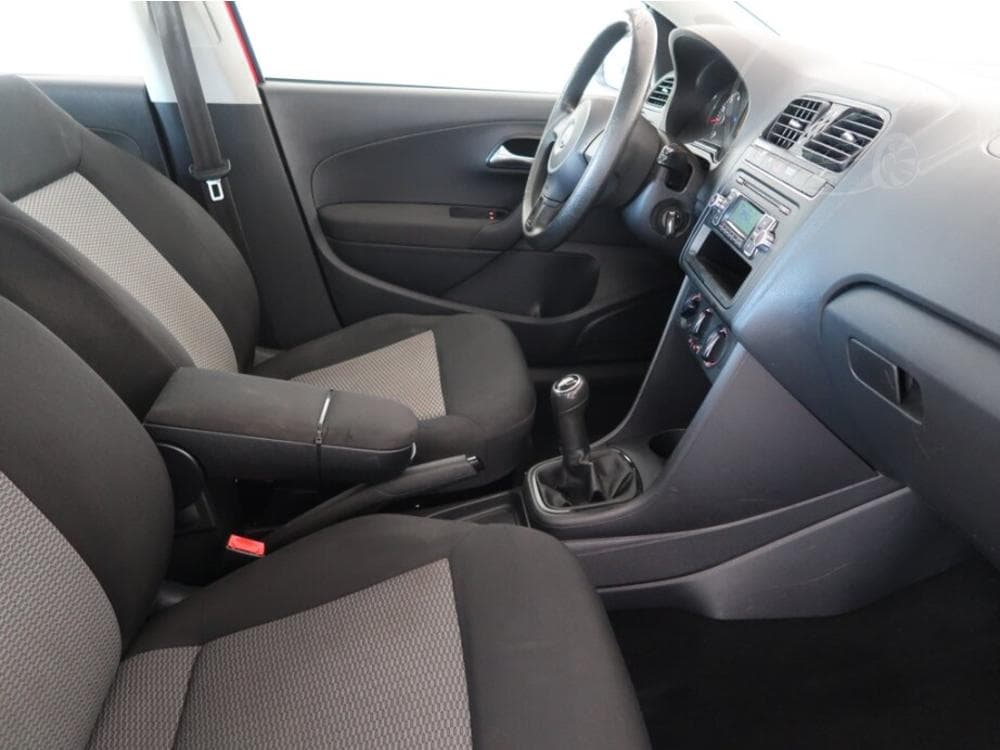 2011 Volkswagen POLO - 9