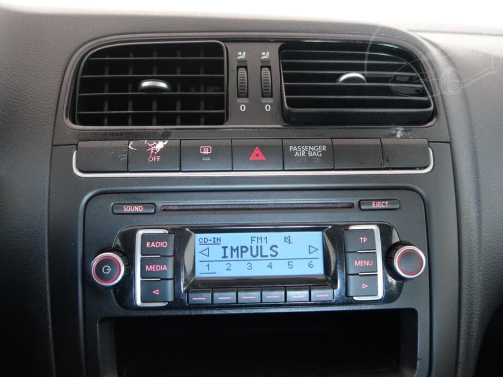 2011 Volkswagen POLO - 12
