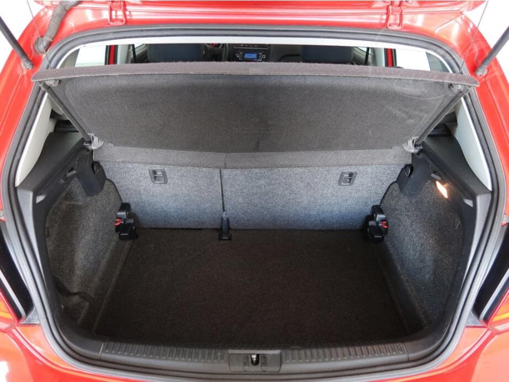 2011 Volkswagen POLO - 13