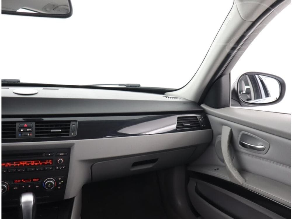 2011 BMW 3-SERIES - 8