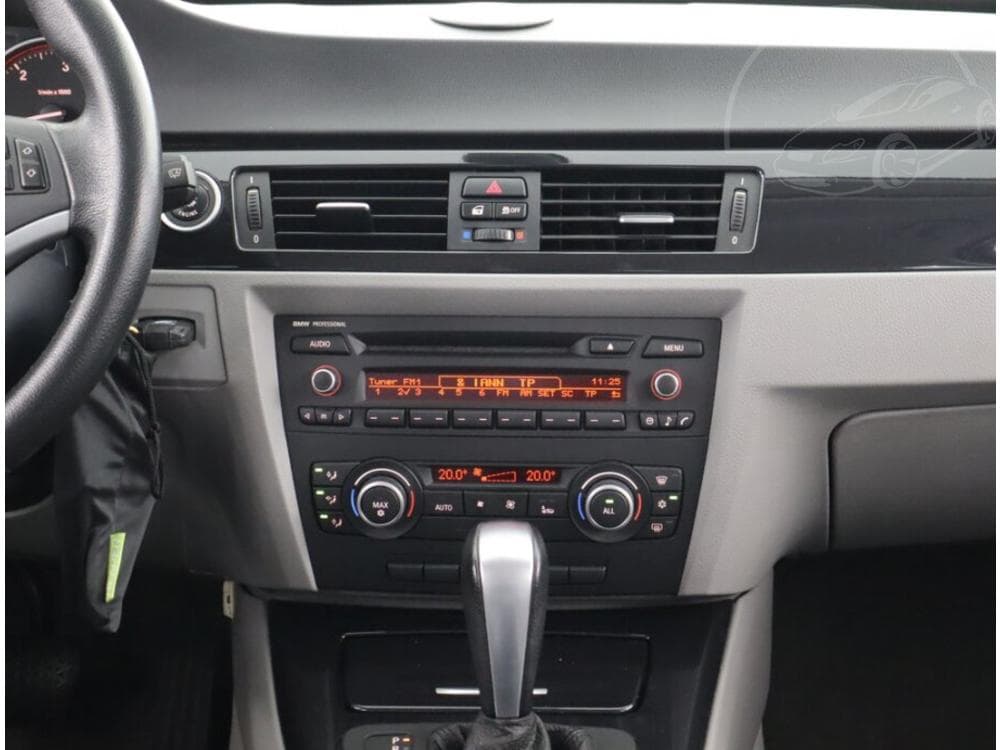 2011 BMW 3-SERIES - 12