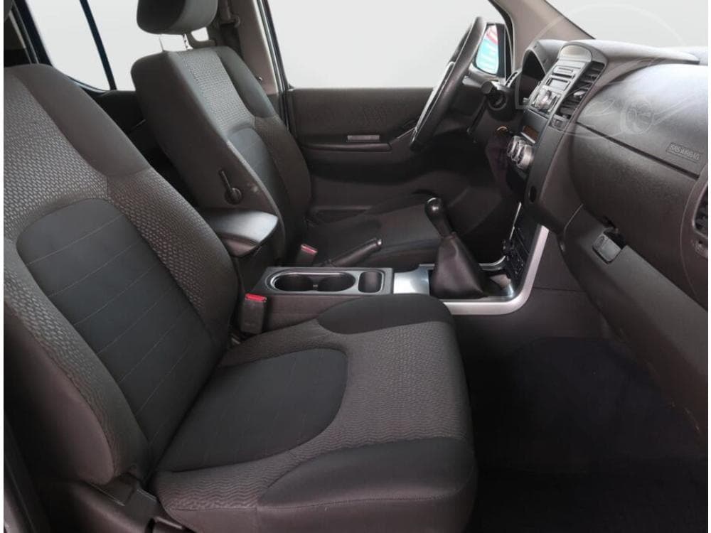 2011 Nissan NAVARA - 9