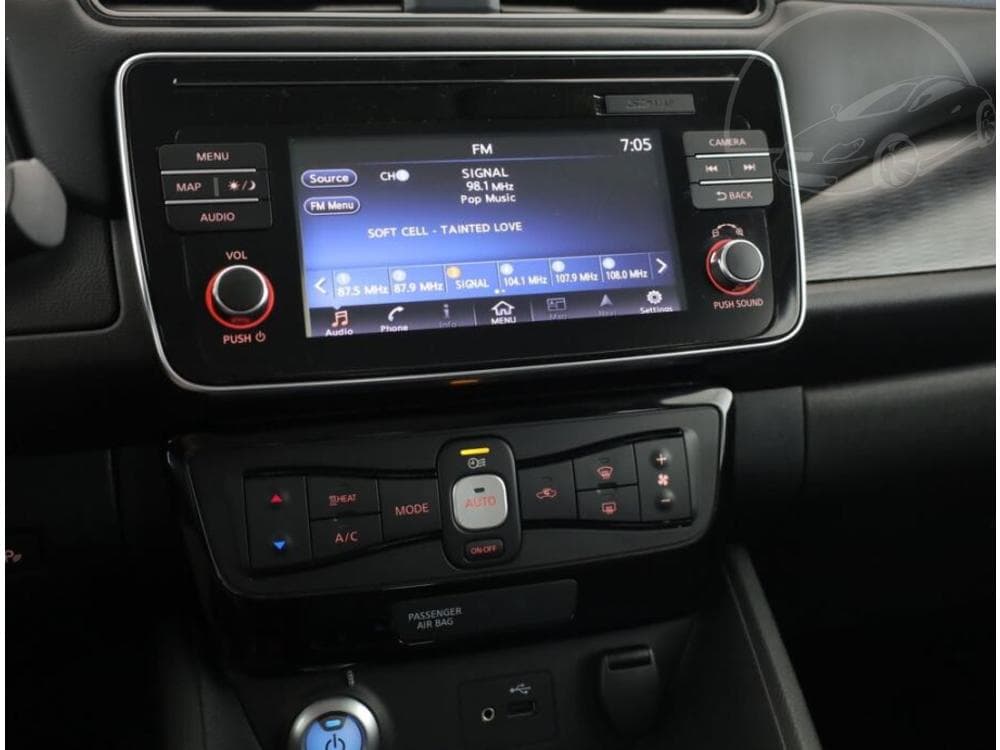 2018 Nissan LEAF - 10