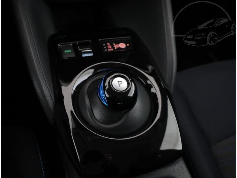 2018 Nissan LEAF - 11