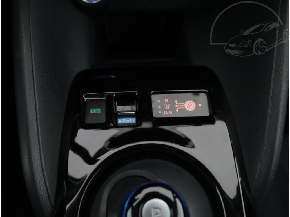 2018 Nissan LEAF - 12