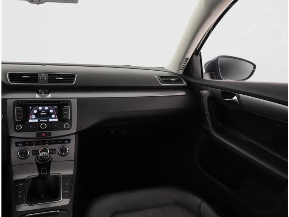 2013 Volkswagen PASSAT - 8