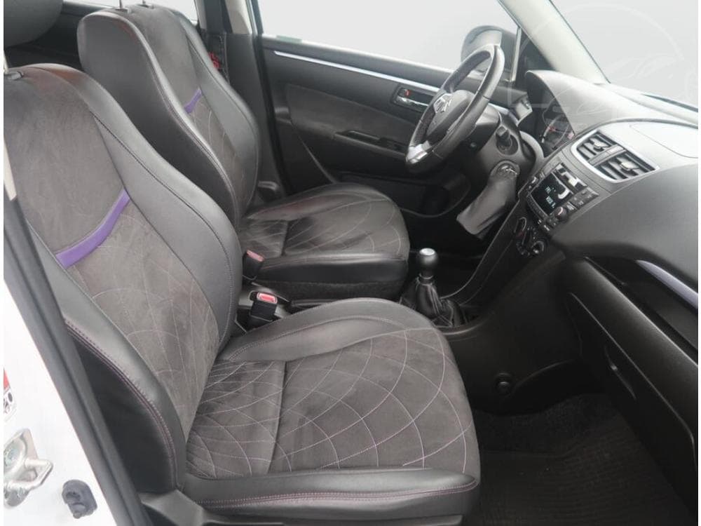 2015 Suzuki SWIFT - 9