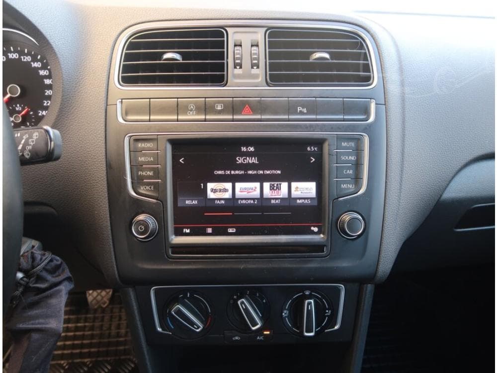 2015 Volkswagen POLO - 12