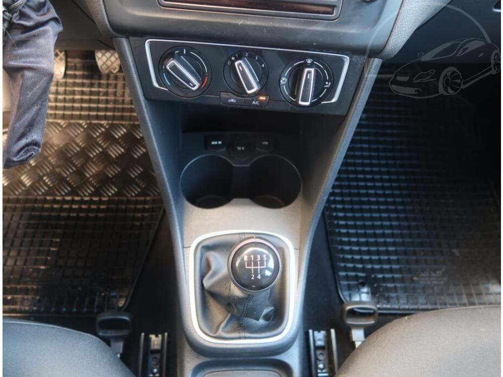 2015 Volkswagen POLO - 13