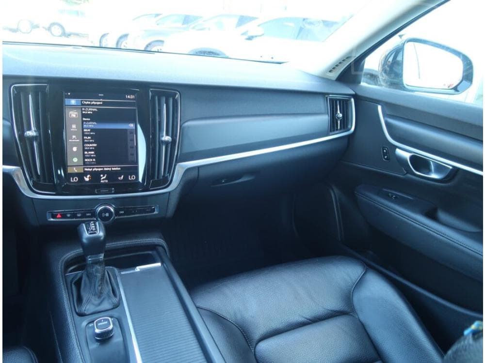2017 Volvo V90 - 8