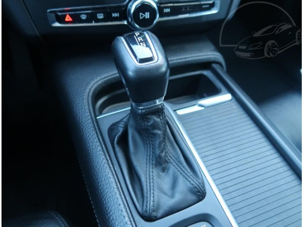 2017 Volvo V90 - 13