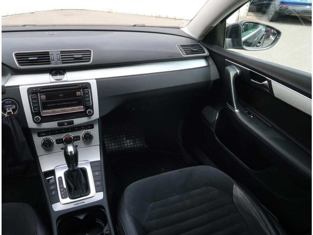 2012 Volkswagen PASSAT - 8