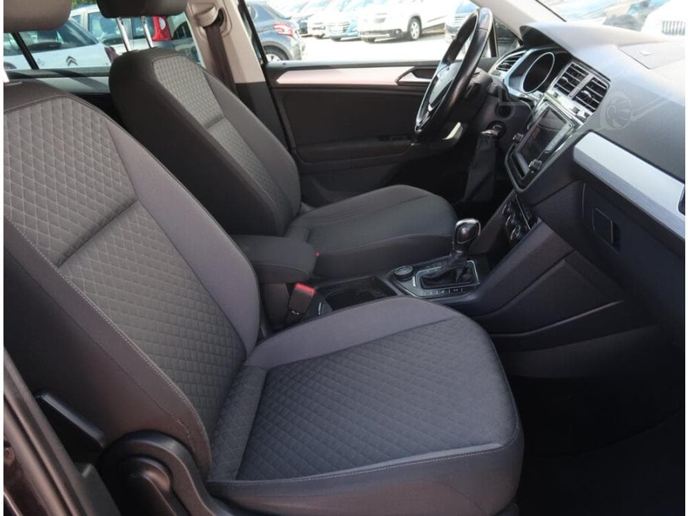2016 Volkswagen TIGUAN - 9