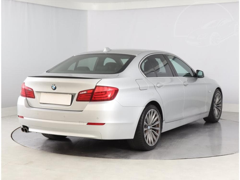 2010 BMW 5-SERIES - 5