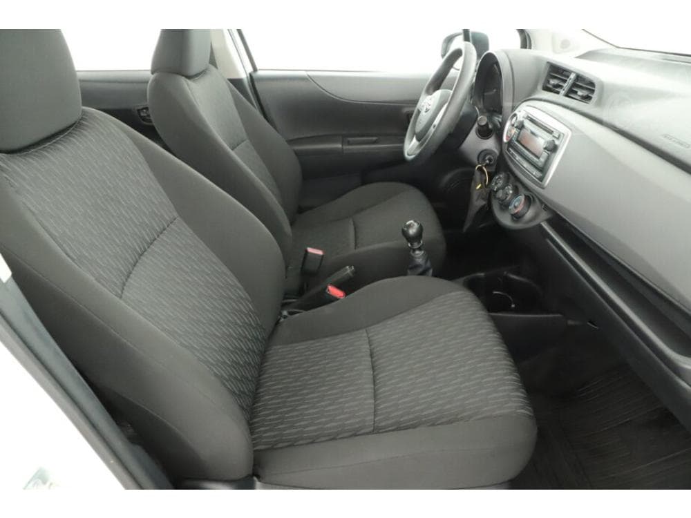2013 Toyota YARIS - 7