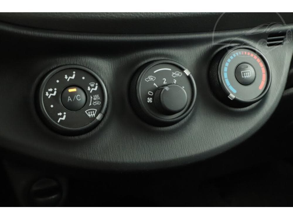 2013 Toyota YARIS - 12
