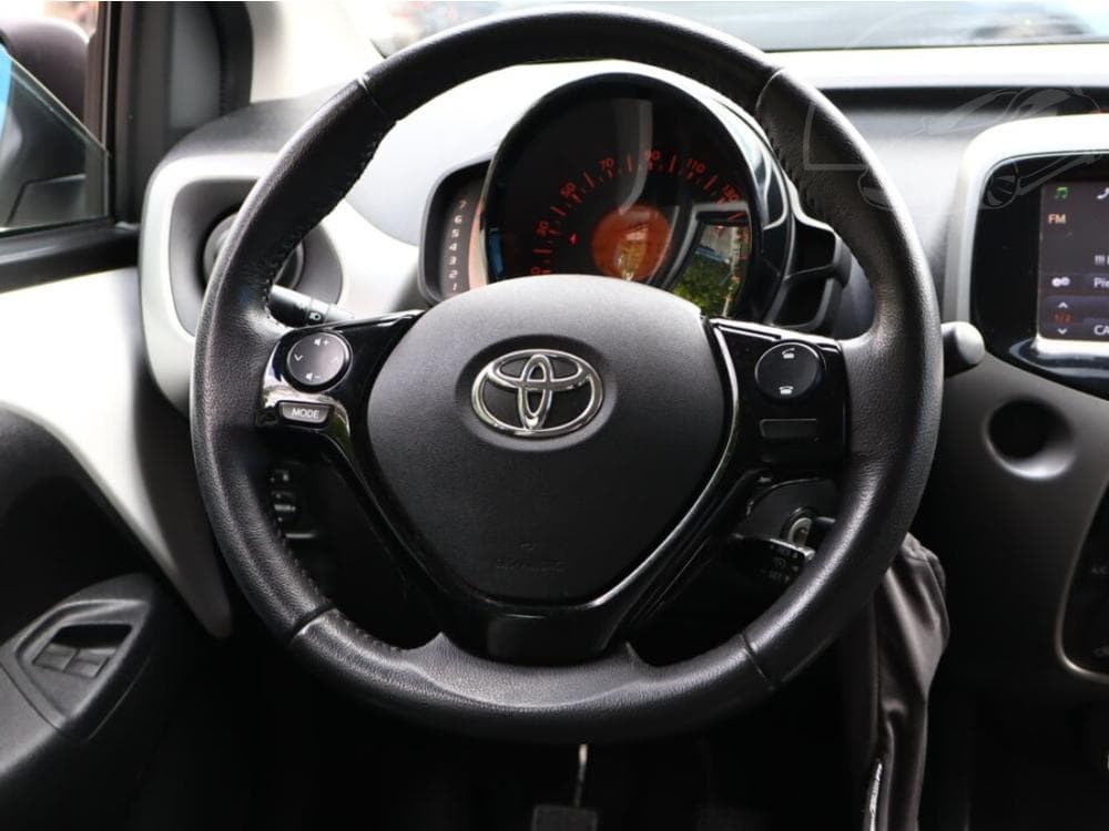 2015 Toyota AYGO - 12