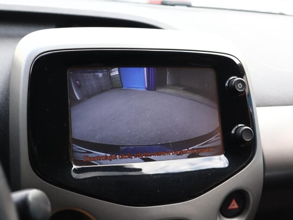 2015 Toyota AYGO - 13