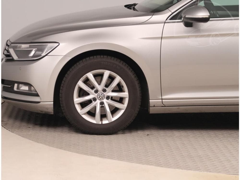 2016 Volkswagen PASSAT - 15