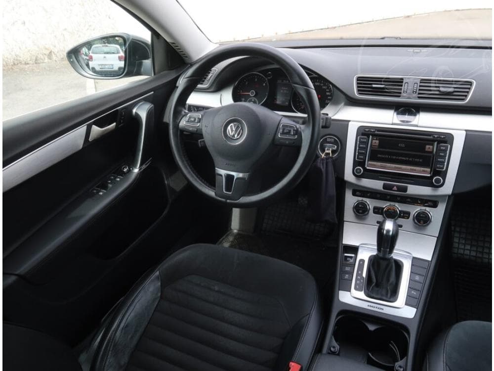 2012 Volkswagen PASSAT - 7