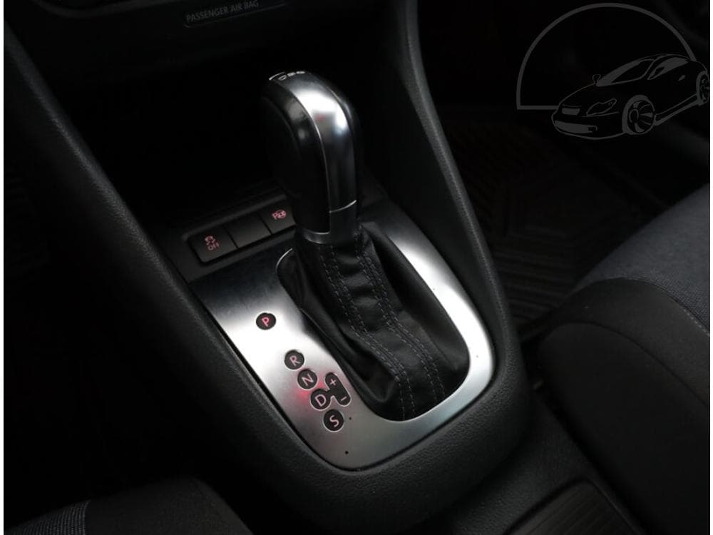 2012 Volkswagen GOLF - 11