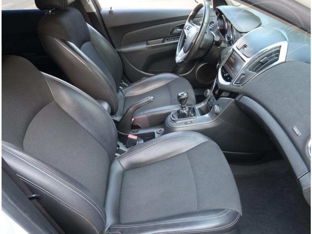 2013 Chevrolet CRUZE - 9