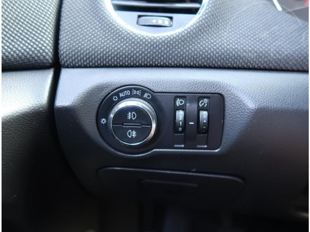 2013 Chevrolet CRUZE - 15