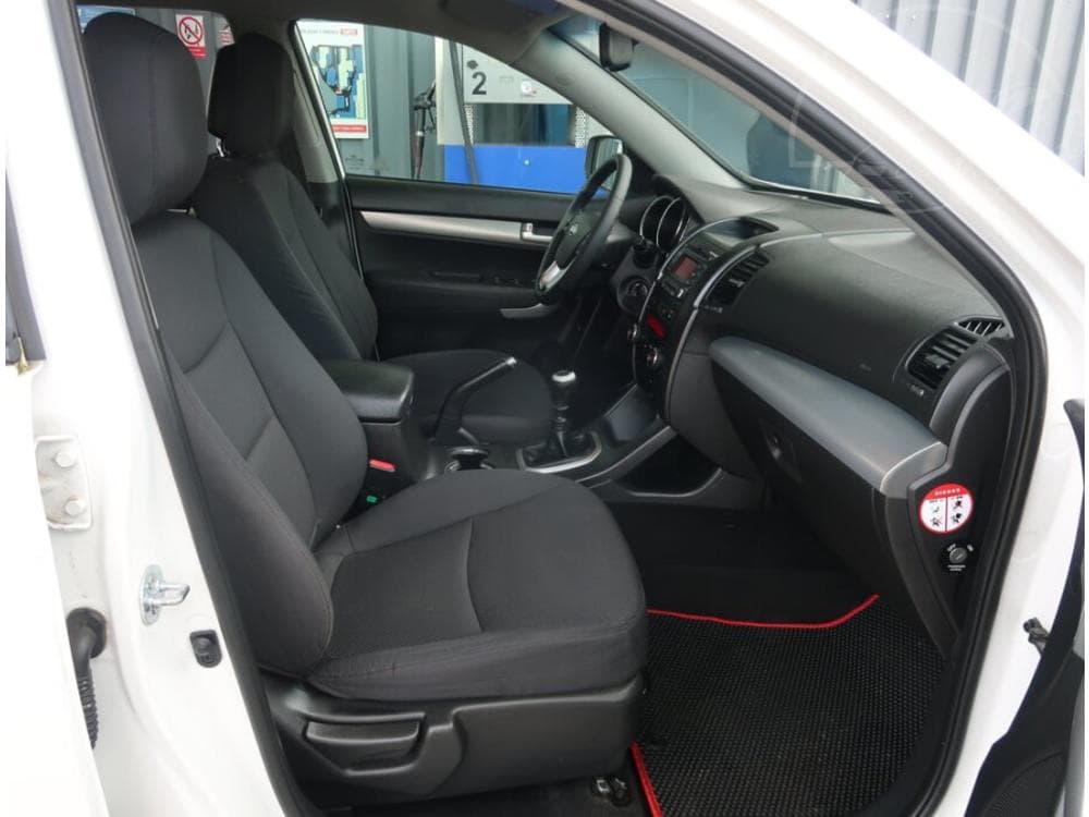 2011 Kia SORENTO - 9