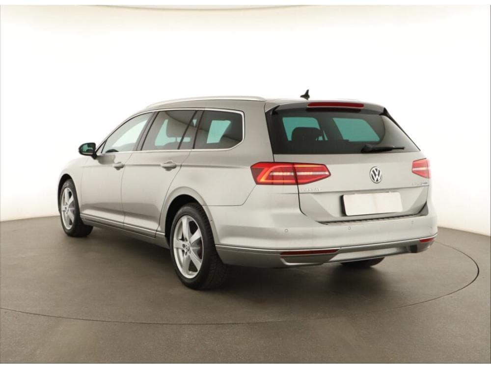 2016 Volkswagen PASSAT - 4