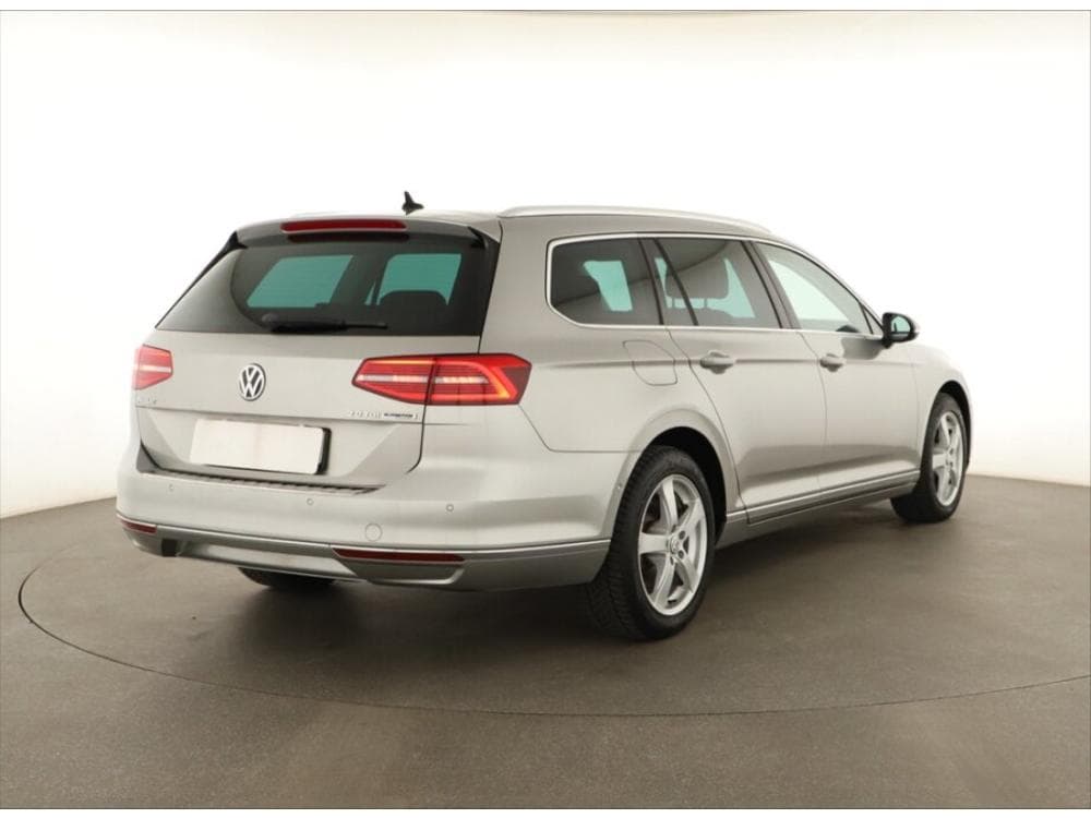 2016 Volkswagen PASSAT - 5