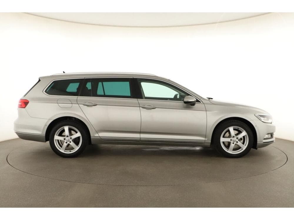2016 Volkswagen PASSAT - 6