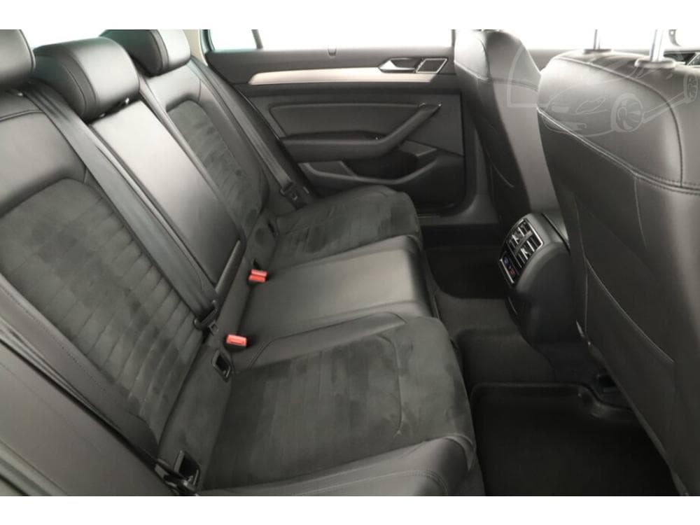 2016 Volkswagen PASSAT - 7