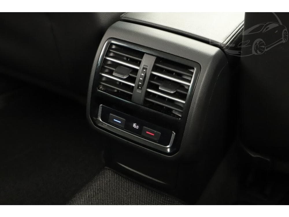 2016 Volkswagen PASSAT - 12