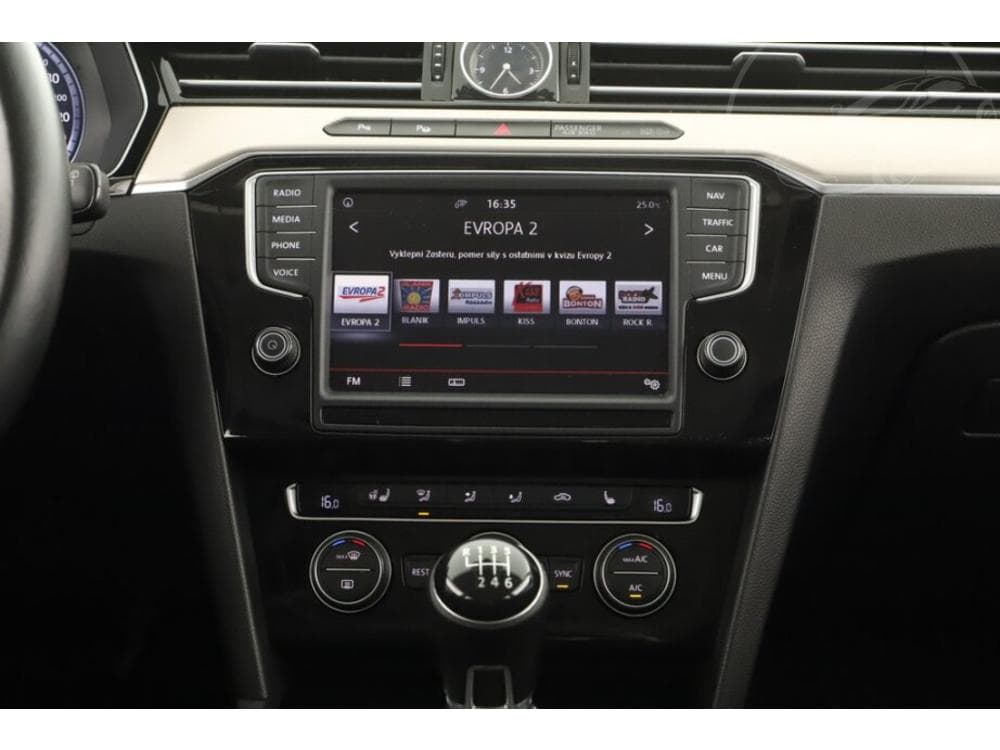 2016 Volkswagen PASSAT - 13
