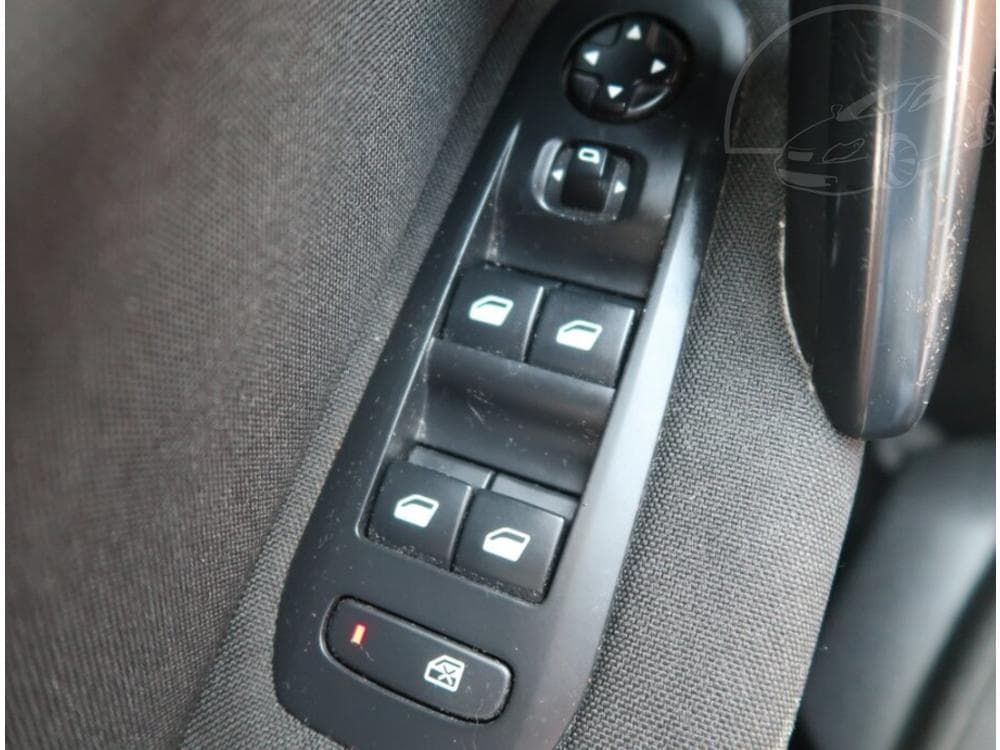 2015 Peugeot 308 - 14