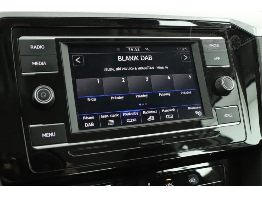 2021 Volkswagen PASSAT - 9