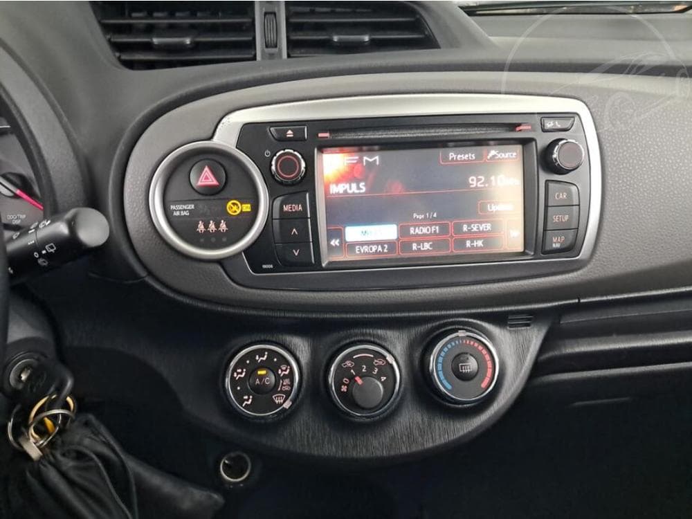 2012 Toyota YARIS - 12