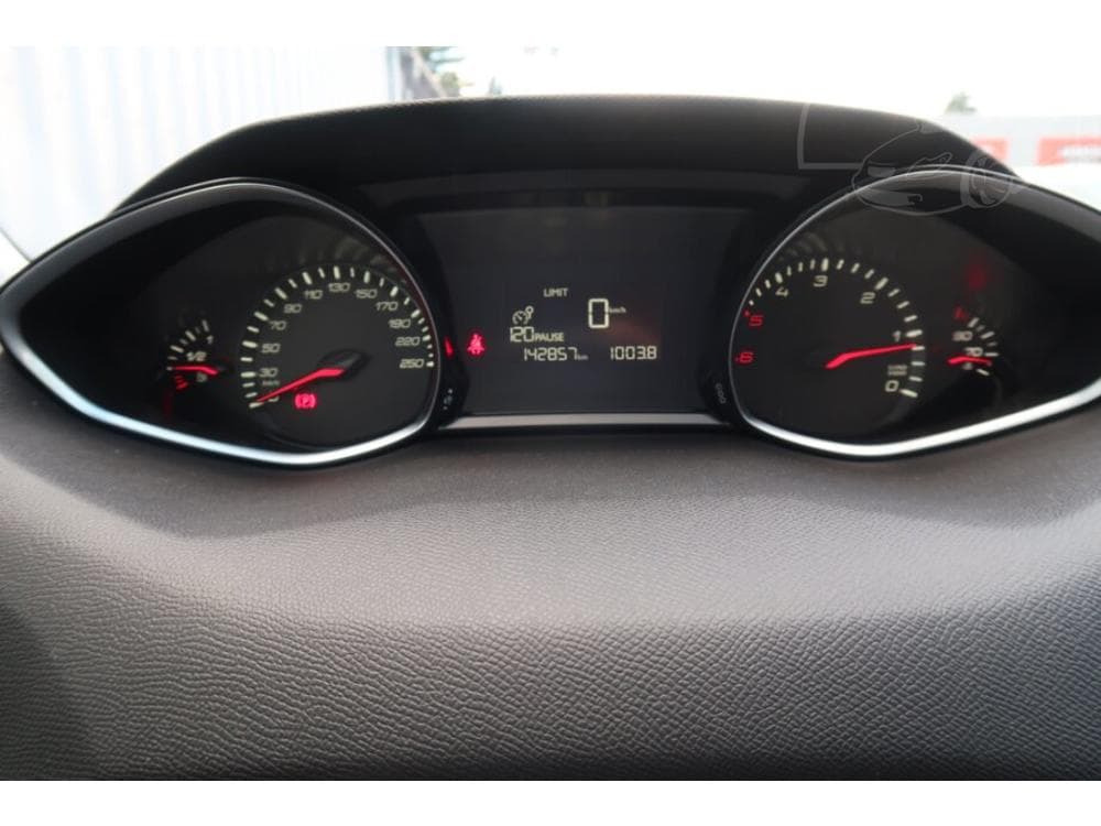 2016 Peugeot 308 - 11