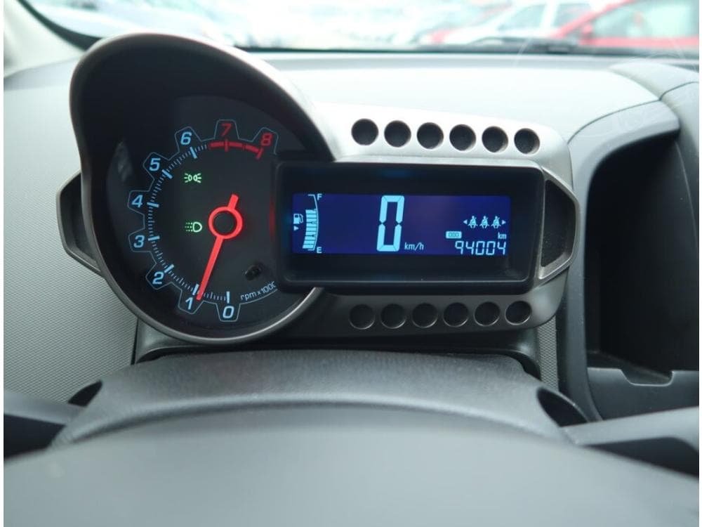 2012 Chevrolet AVEO - 11