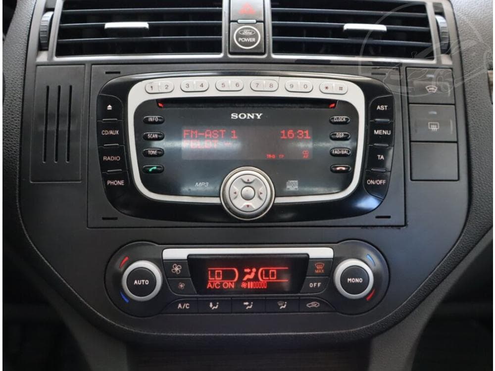 2010 Ford C-MAX - 12