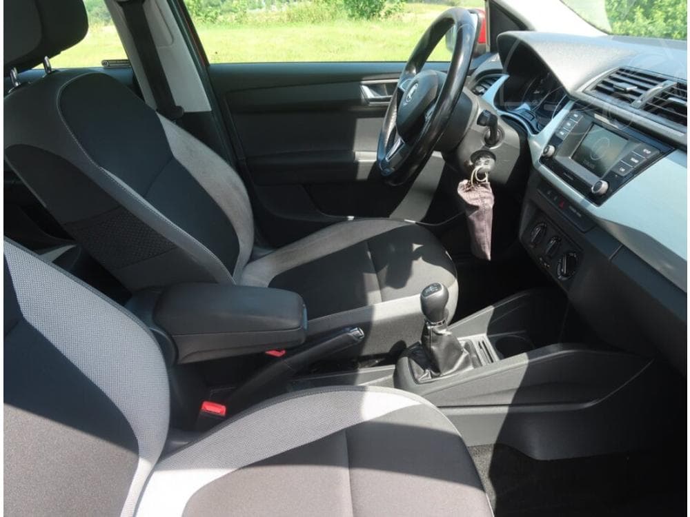 2015 Škoda FABIA - 9