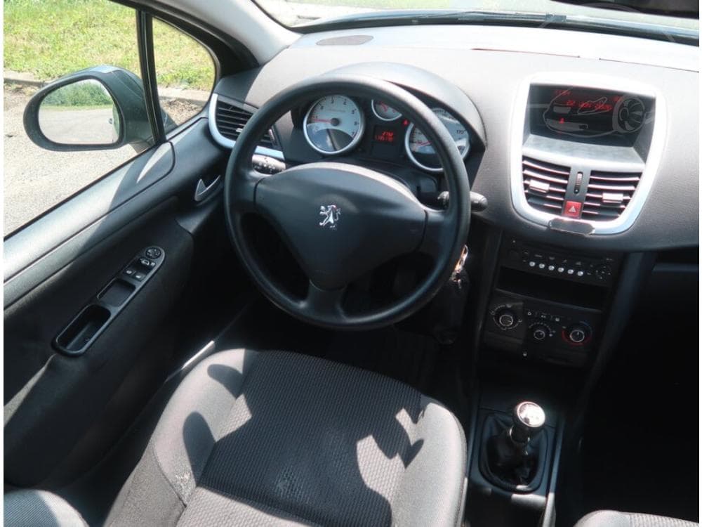 2010 Peugeot 207 - 7