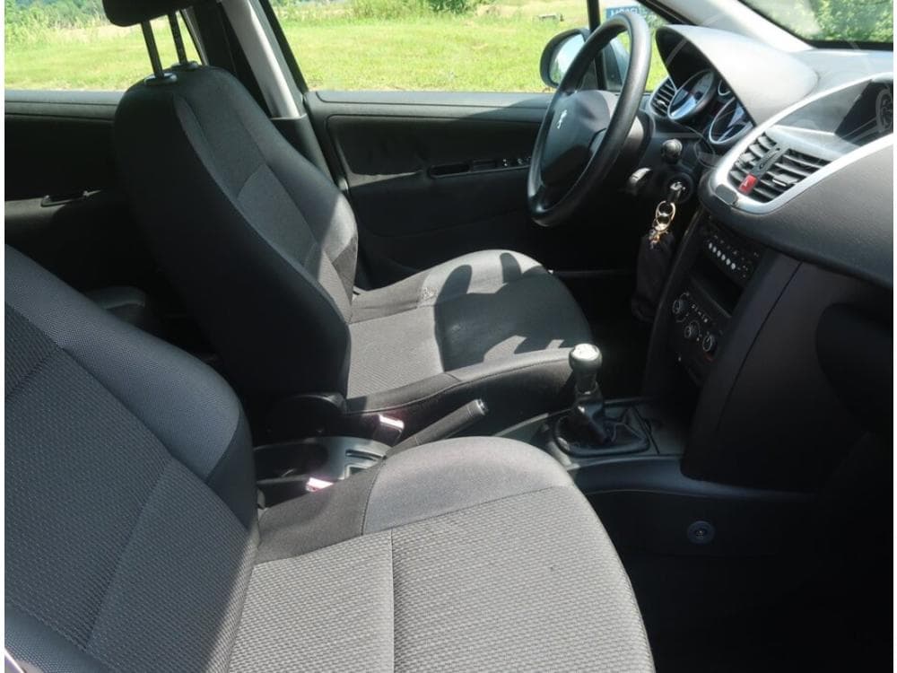 2010 Peugeot 207 - 9