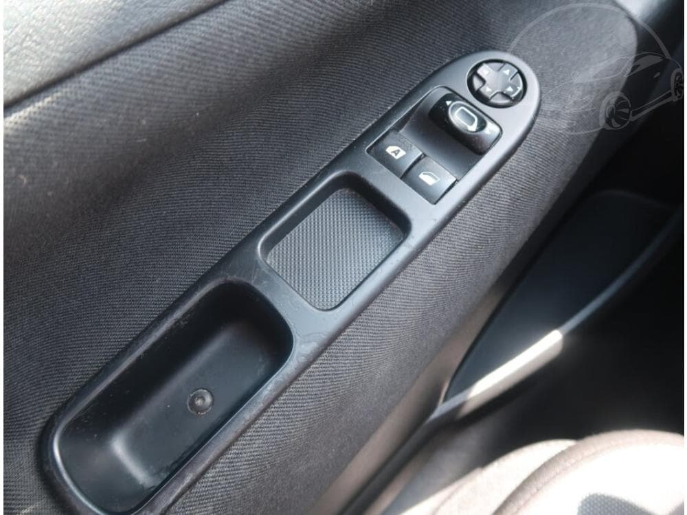2010 Peugeot 207 - 12