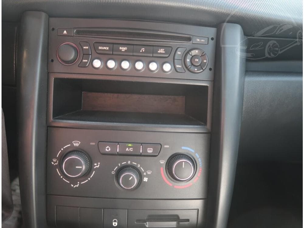2010 Peugeot 207 - 13