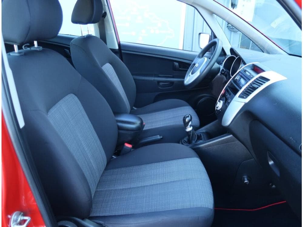 2010 Kia VENGA - 9